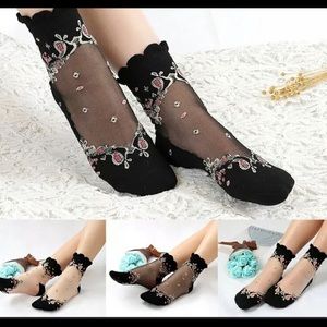 NWT Boutique Silkily Transparent Flower Socks